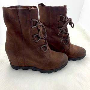 Women’s Leather Joan of Arctic Lace up heels/Wedge Boots/Booties size 7
